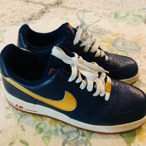 Nike men dark navy with red lettering Nike air excellent condition
